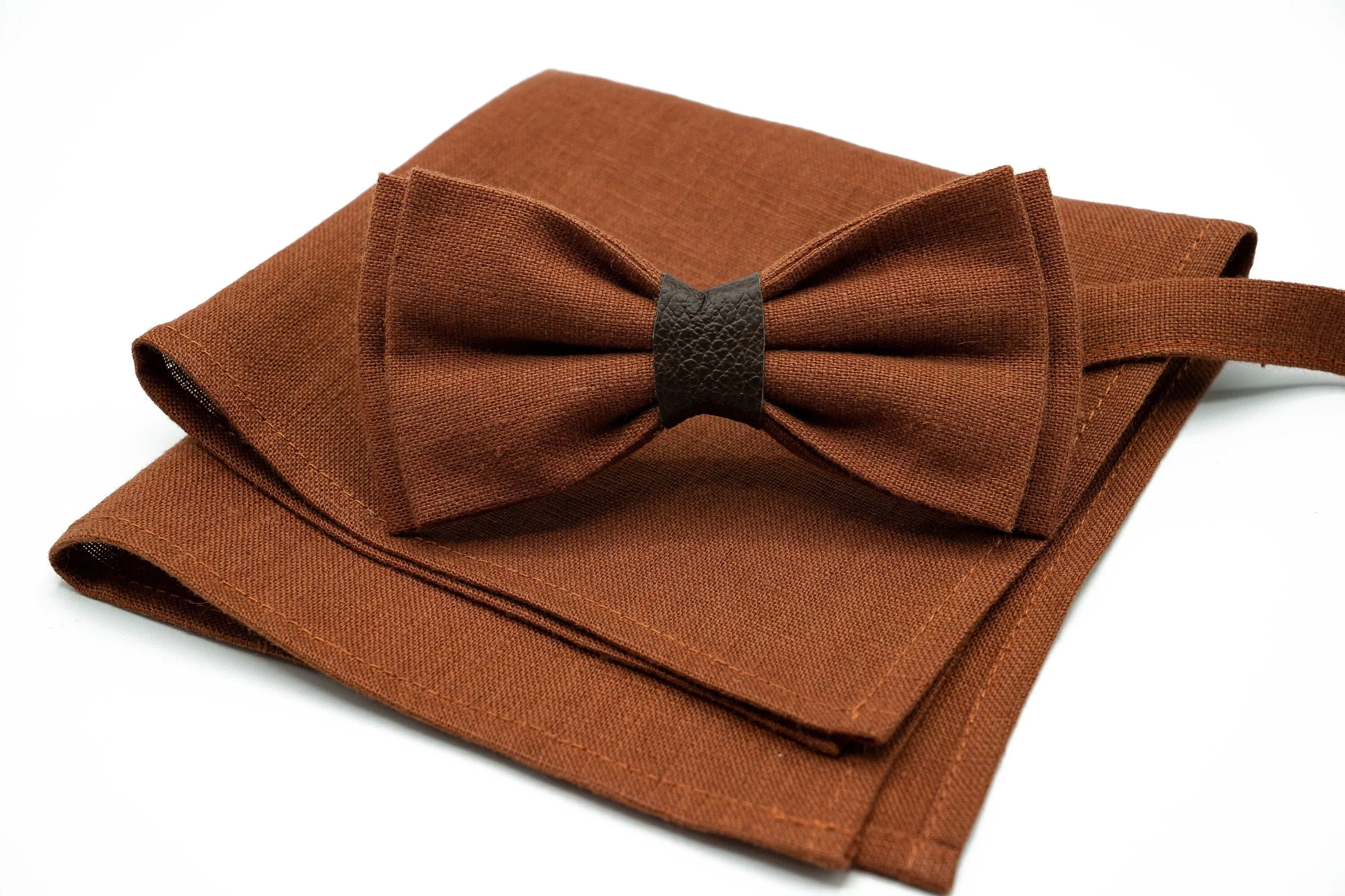 Terracotta Linen Bow Tie - Handmade and Customizable for Men and Boys - Ideal Groomsmen's Gift - Perfect for Weddings